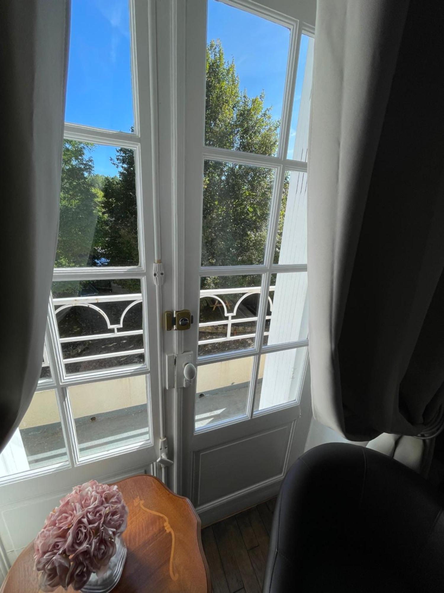 Vue Du Chateau D'Excideuil En Chambres Exterior photo